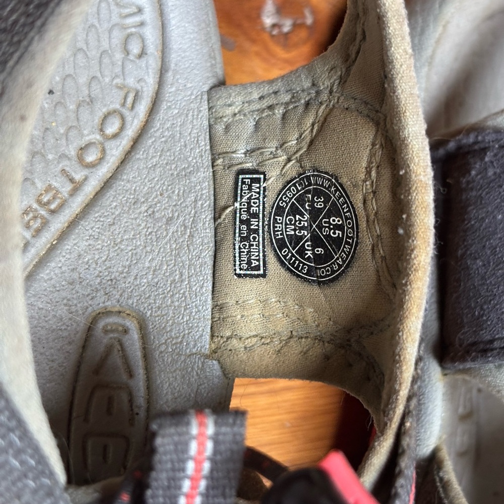 Women’s Keen size 8.5 sandals - Picture 3 of 3